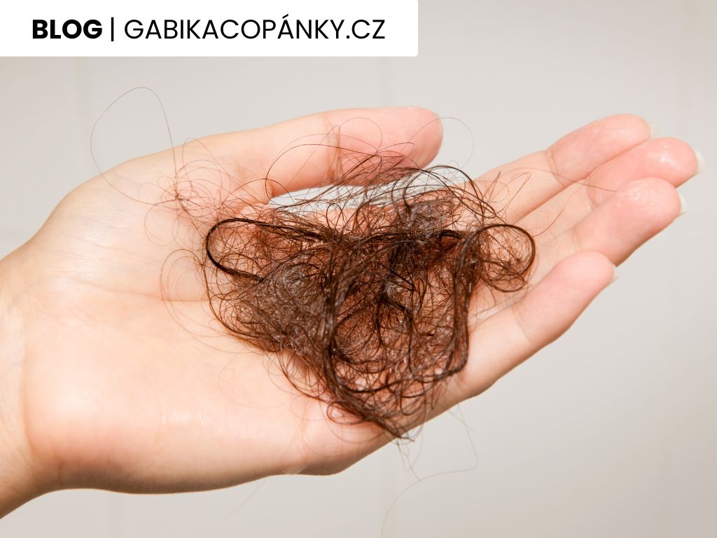 Je normální, že po sundání copánků mi vypadne hodně vlasů?